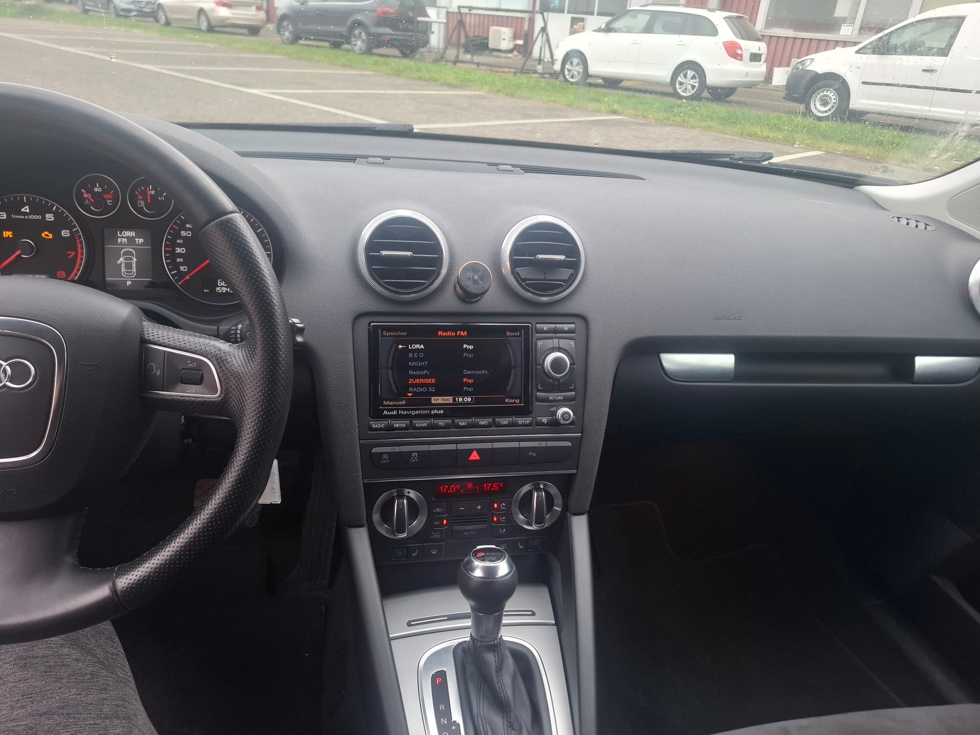 AUDI A3 Sportback 1.4 TFSI Ambition S-tronic-image-10