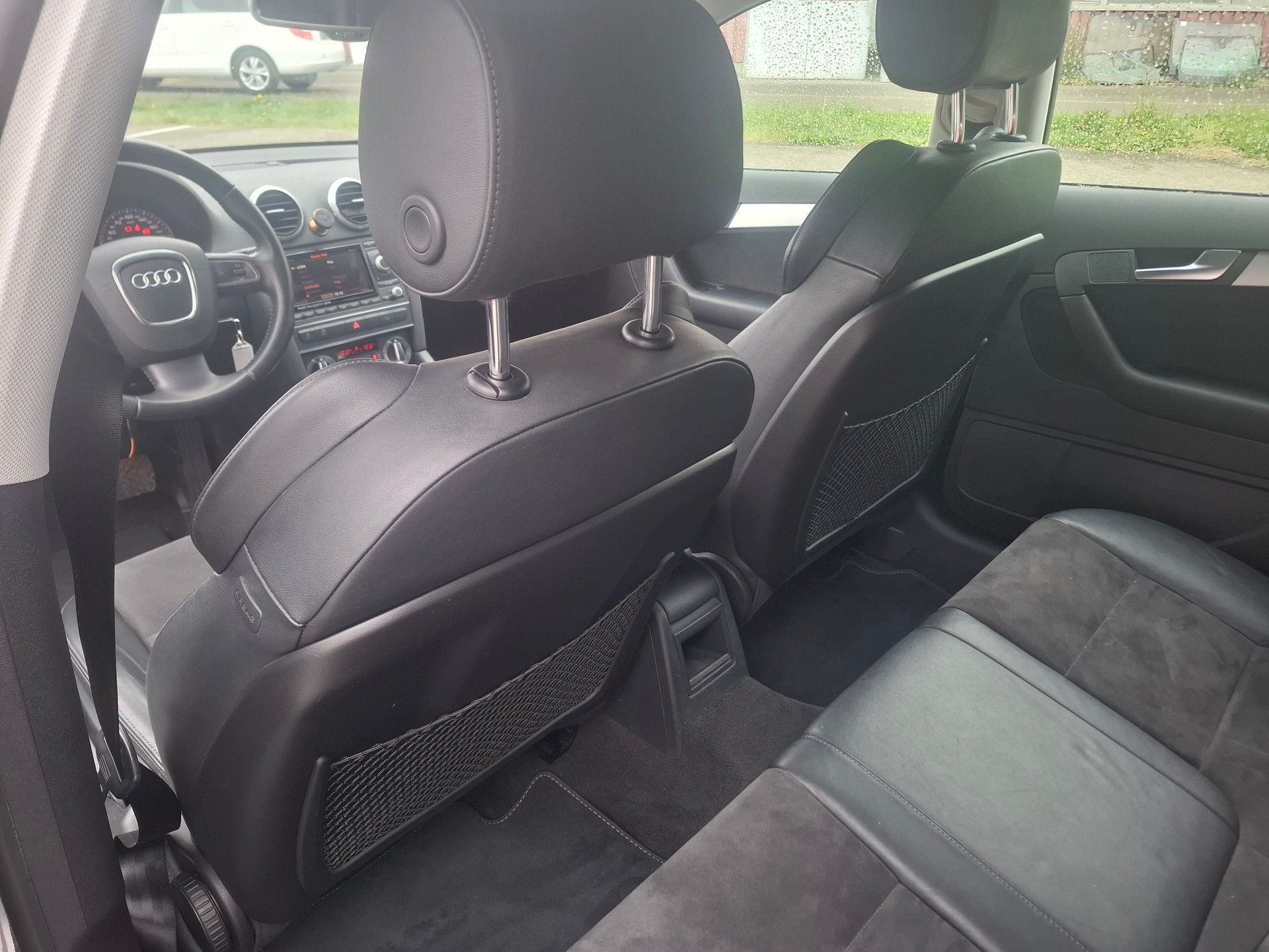 AUDI A3 Sportback 1.4 TFSI Ambition S-tronic-image-2
