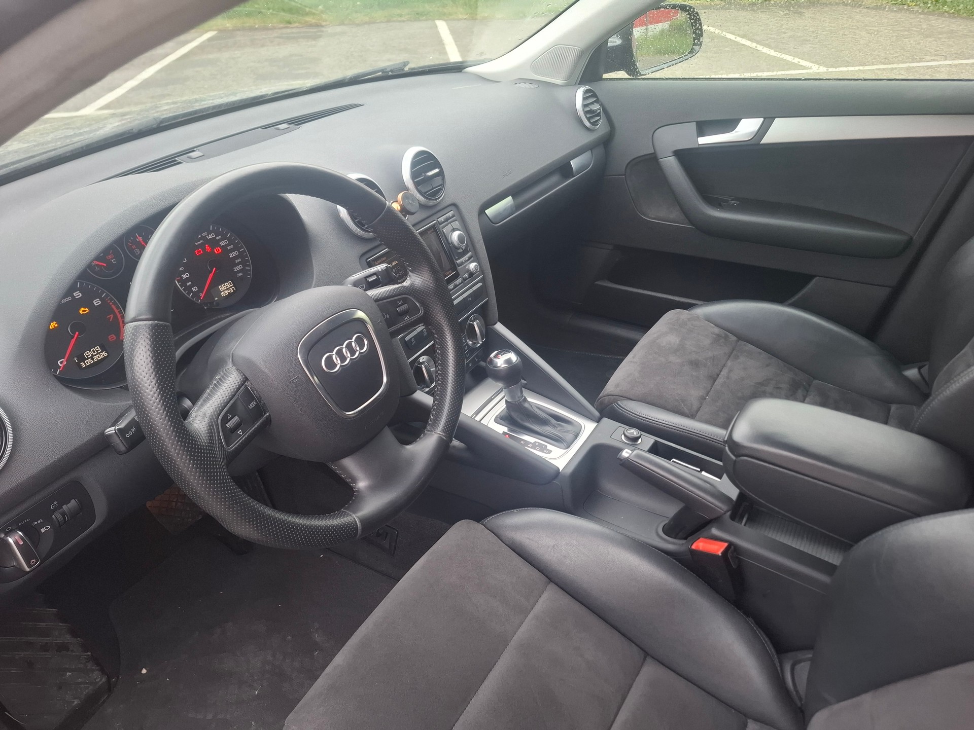 AUDI A3 Sportback 1.4 TFSI Ambition S-tronic-image-0