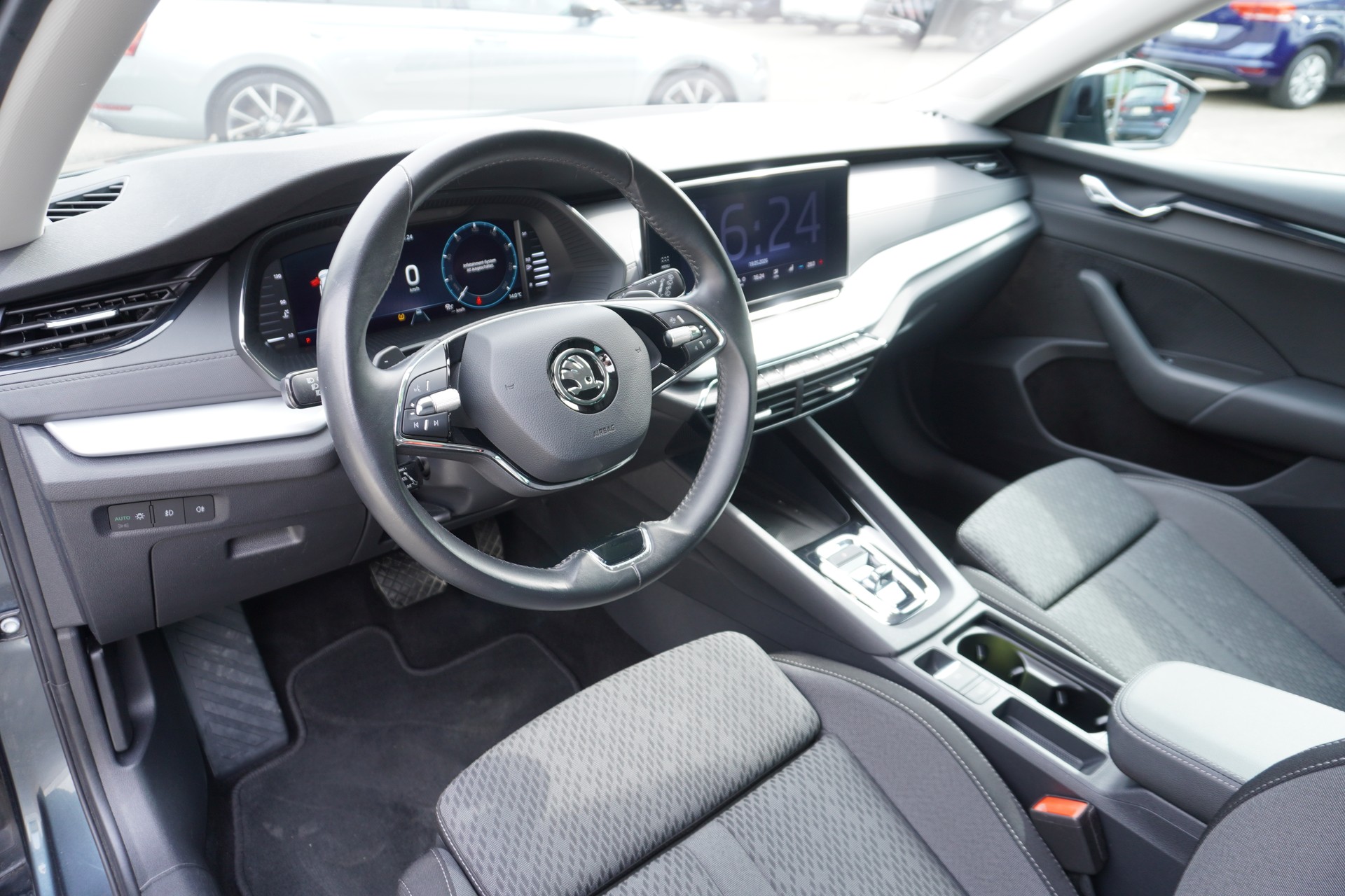SKODA Octavia Combi 2.0 TDI DSG Ambition-image-11