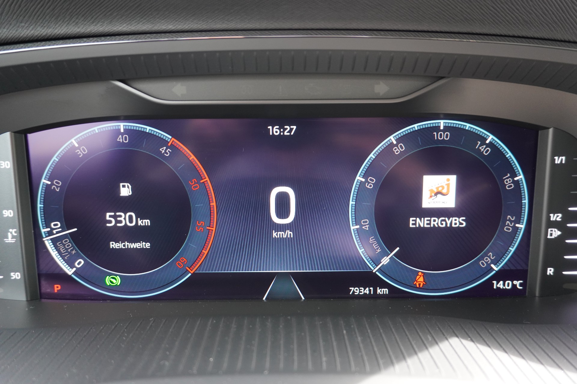 SKODA Octavia Combi 2.0 TDI DSG Ambition-image-21