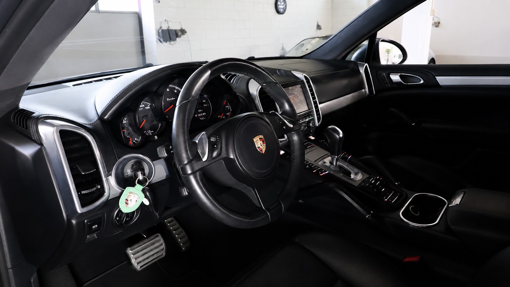 PORSCHE Cayenne 4.8 V8 Turbo TipT-image-3