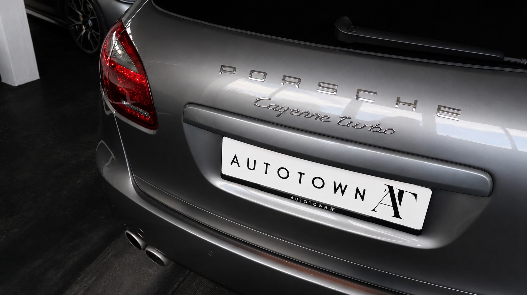 PORSCHE Cayenne 4.8 V8 Turbo TipT-image-16