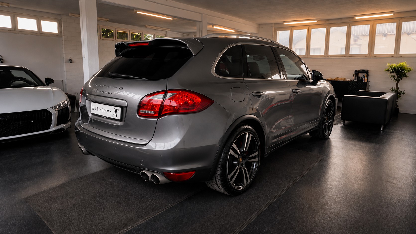 PORSCHE Cayenne 4.8 V8 Turbo TipT-image-1