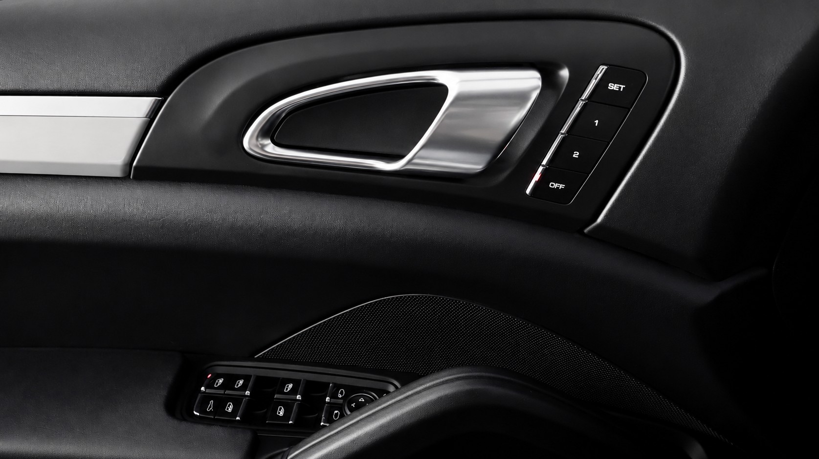 PORSCHE Cayenne 4.8 V8 Turbo TipT-image-12