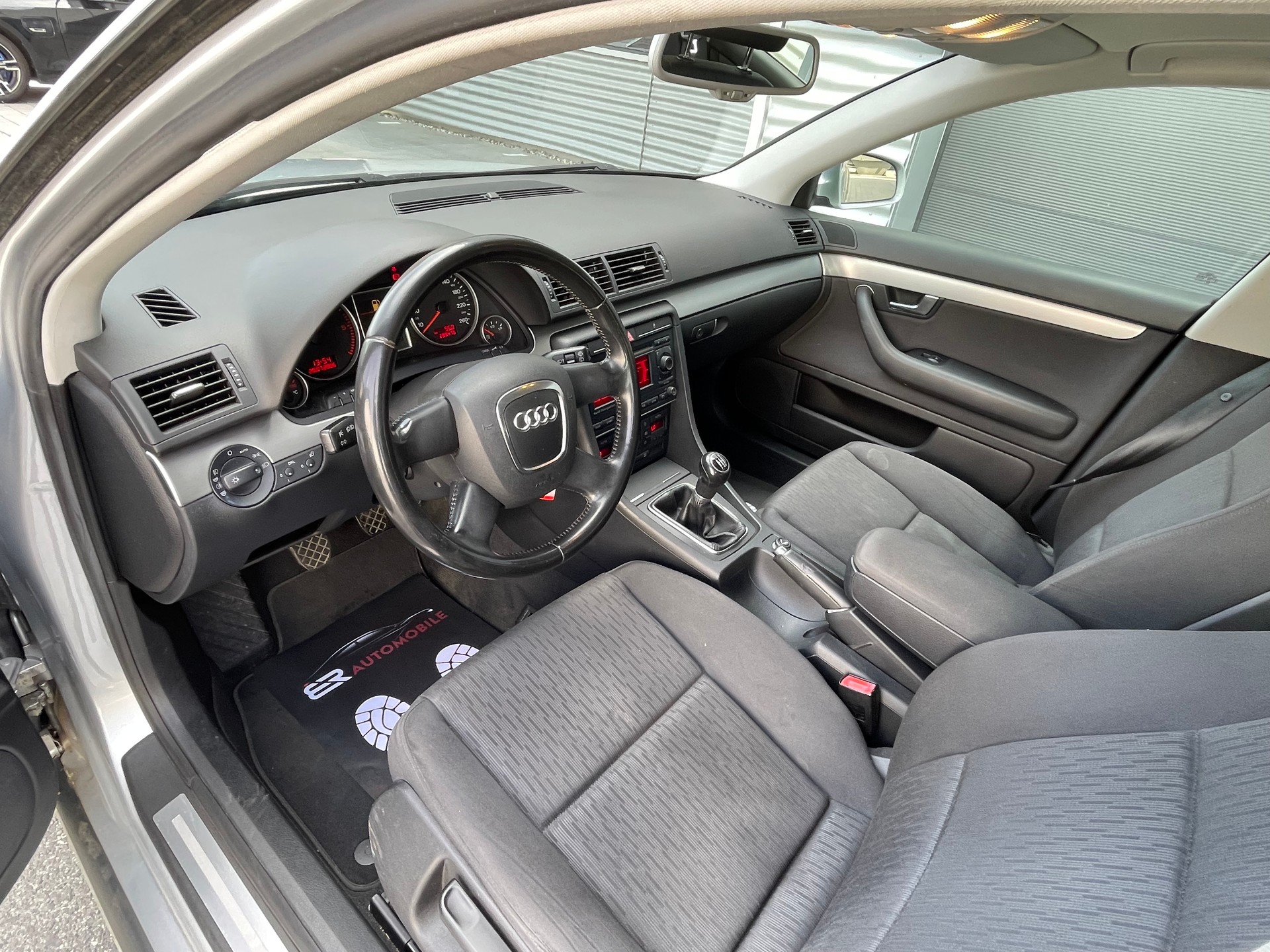 AUDI A4 Avant 1.9 TDI-image-11