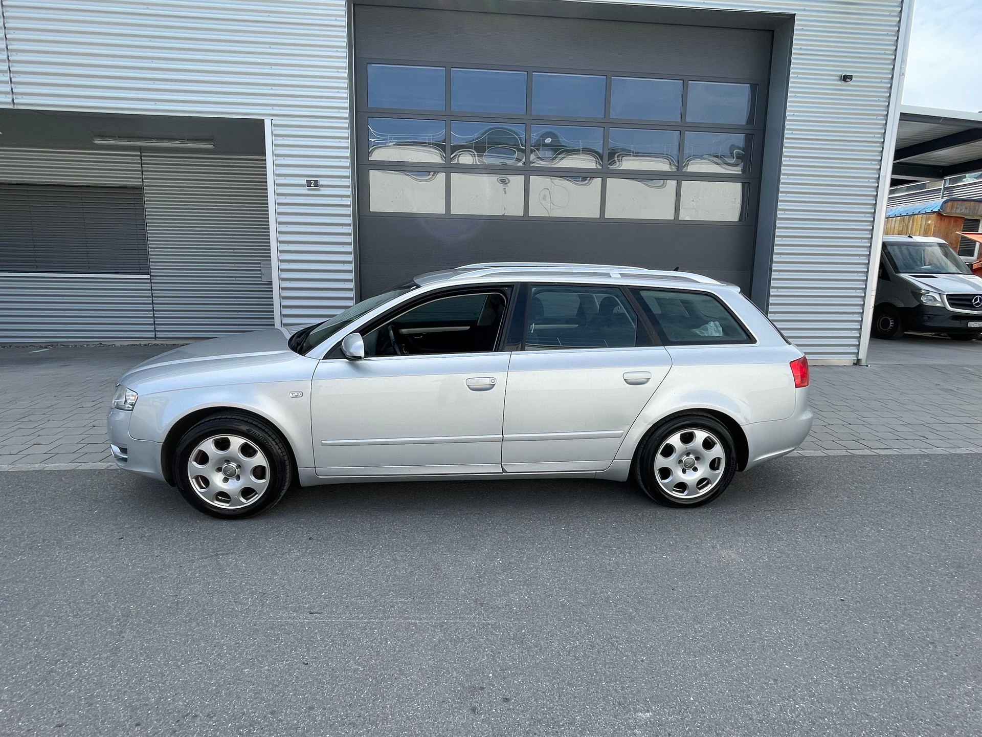 AUDI A4 Avant 1.9 TDI-image-8