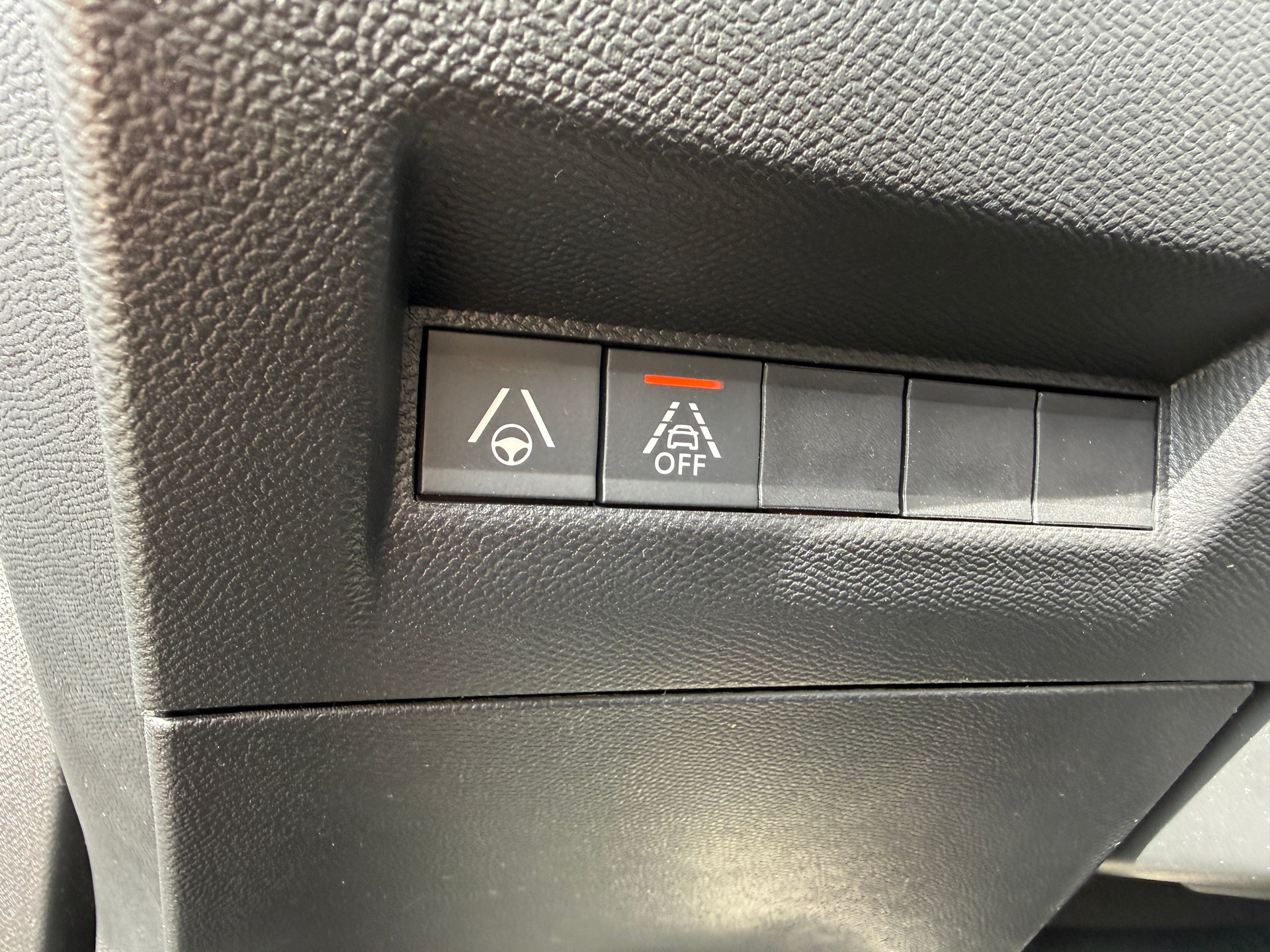 PEUGEOT 2008 1.2 PureTech GT EAT8-image-11
