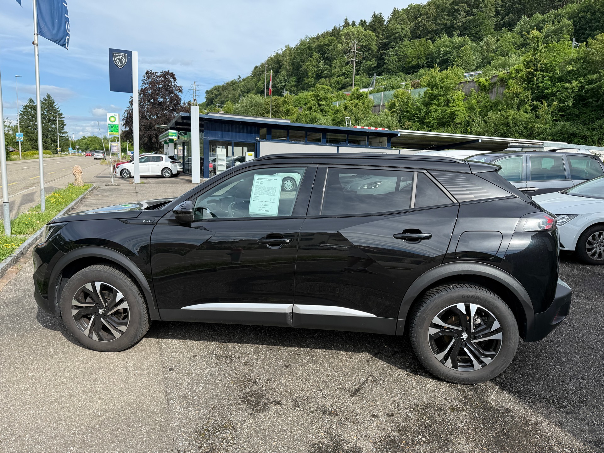 PEUGEOT 2008 1.2 PureTech GT EAT8-image-1