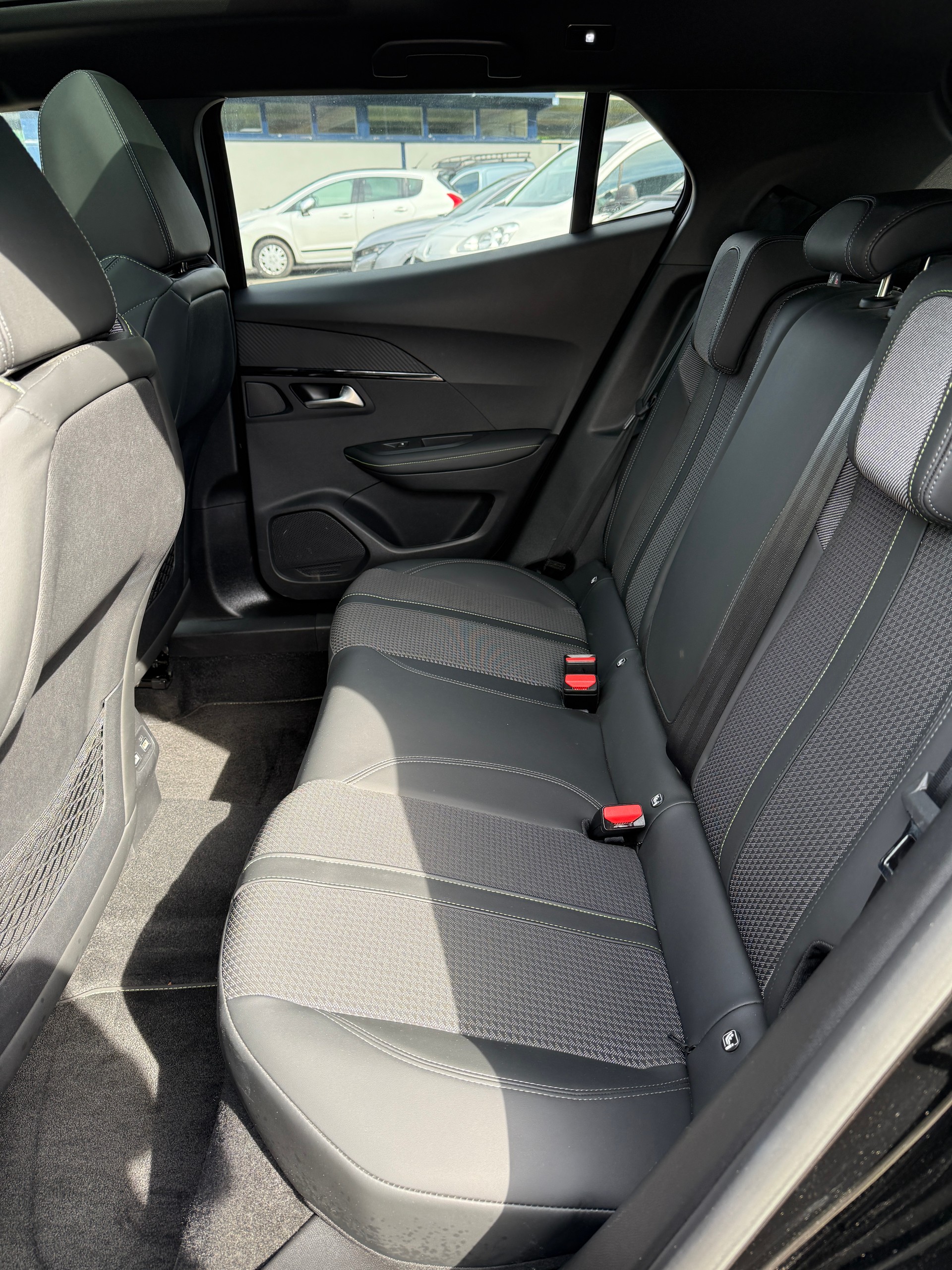 PEUGEOT 2008 1.2 PureTech GT EAT8-image-5