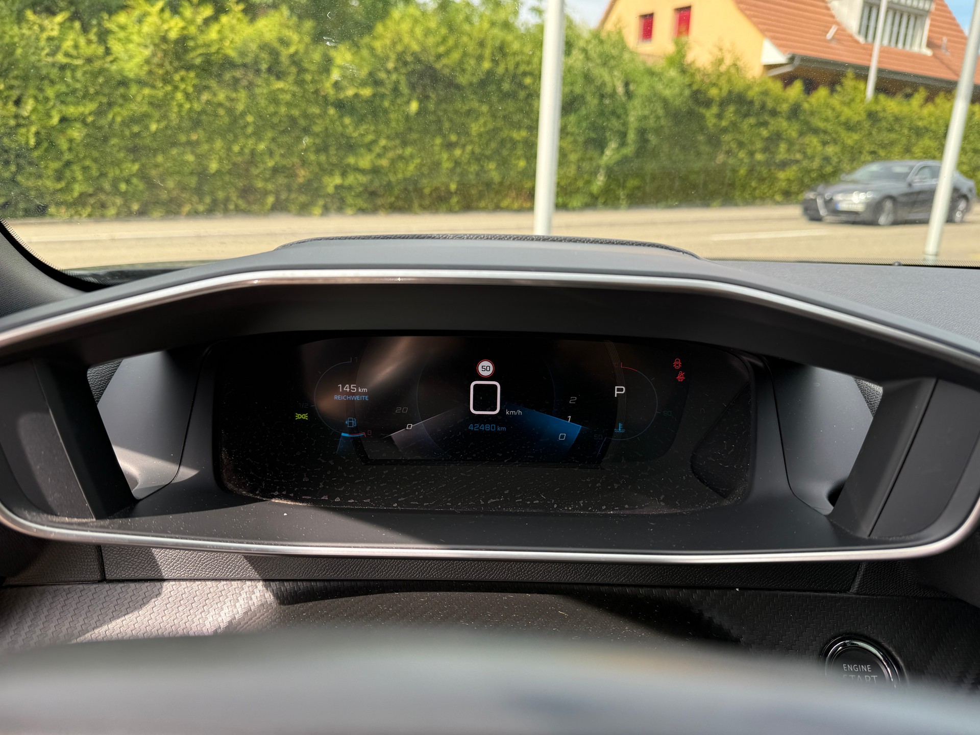 PEUGEOT 2008 1.2 PureTech GT EAT8-image-13