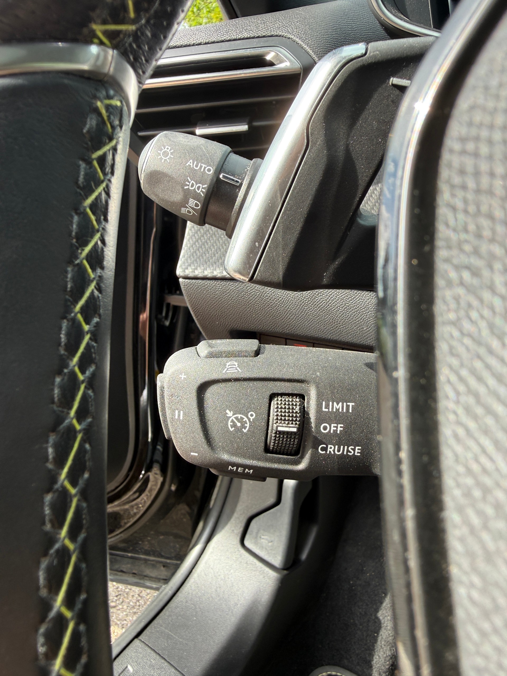 PEUGEOT 2008 1.2 PureTech GT EAT8-image-12