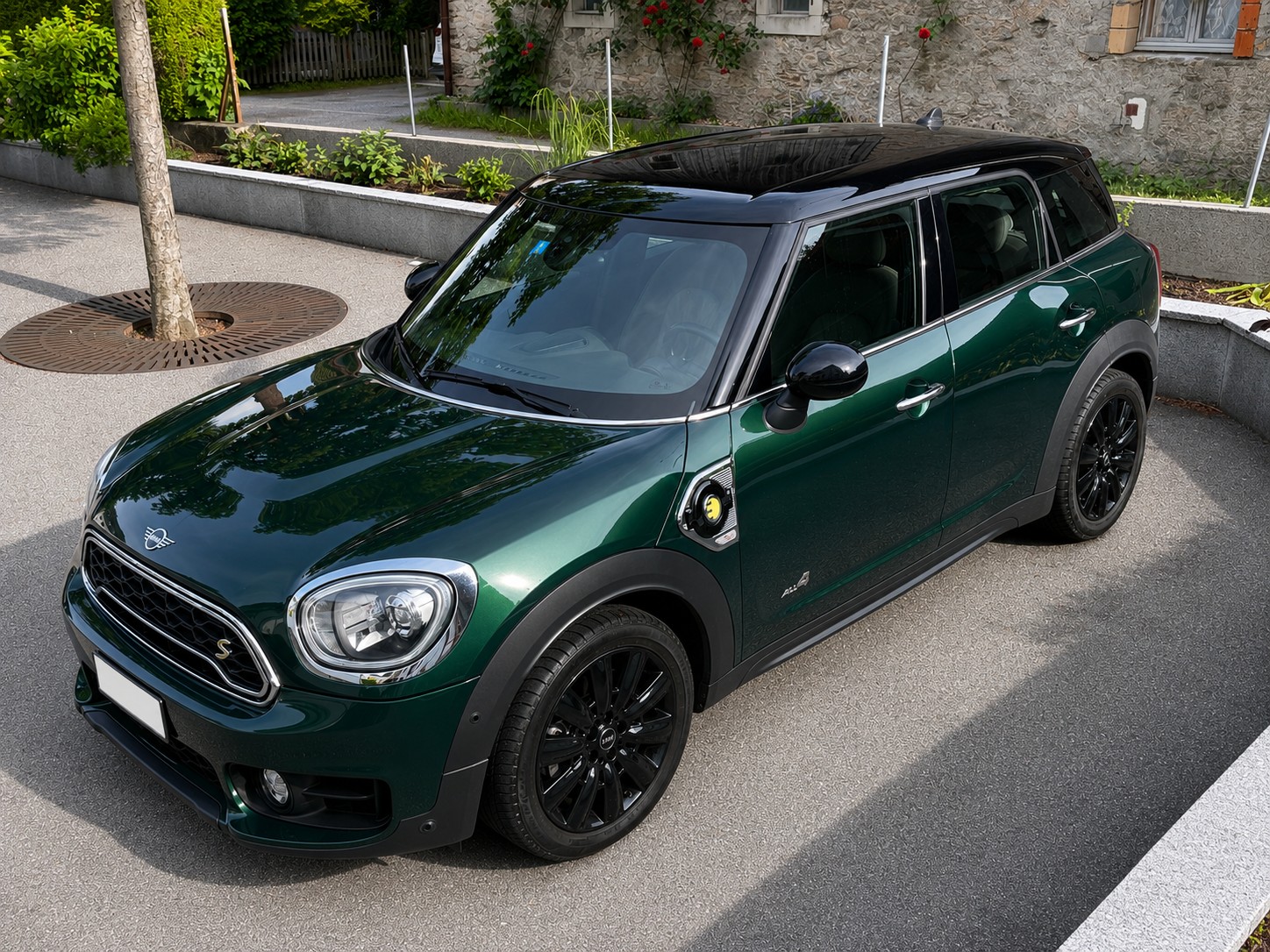 MINI 1.5i Cooper S E ALL4-image-1