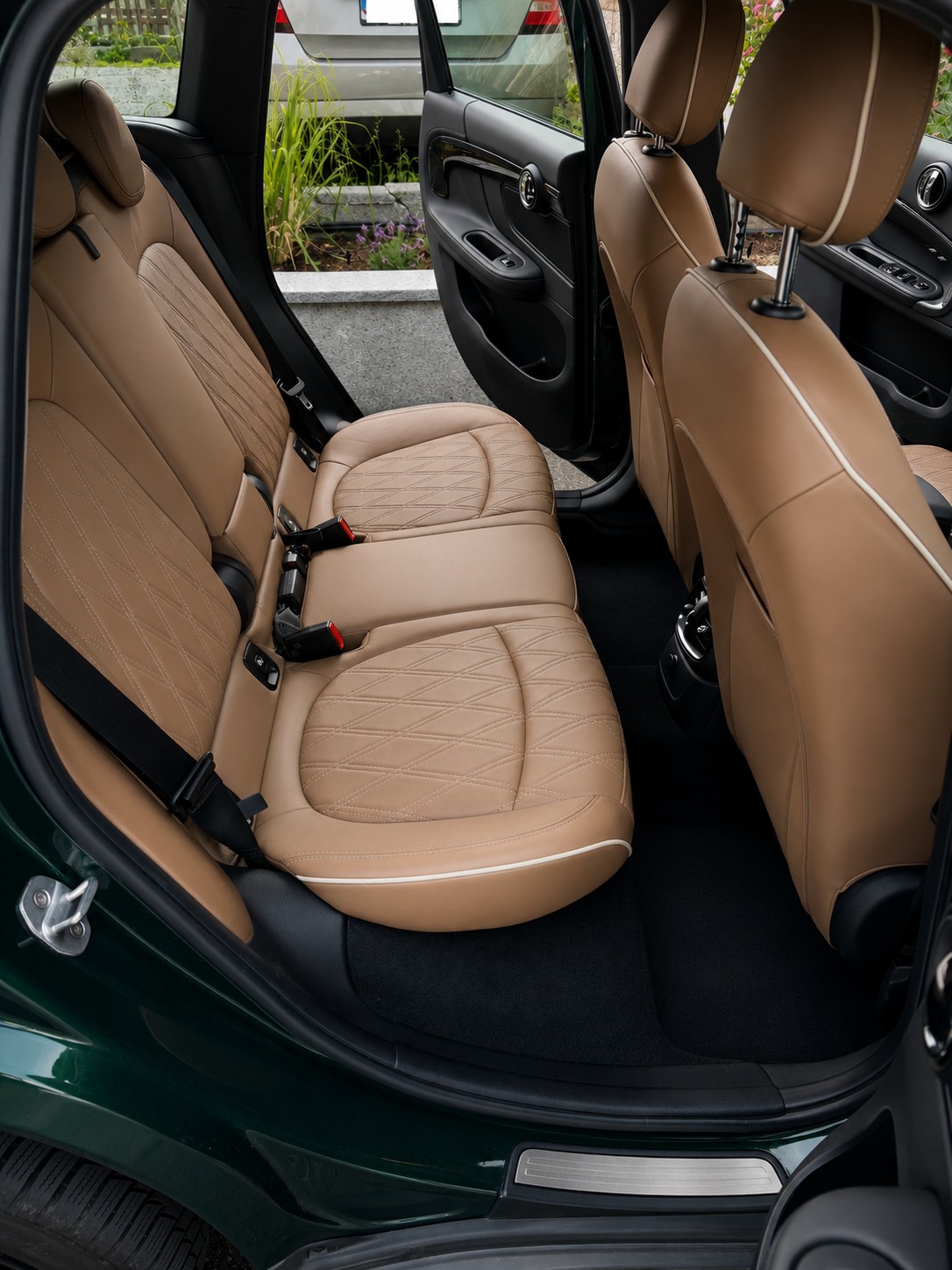 MINI 1.5i Cooper S E ALL4-image-3