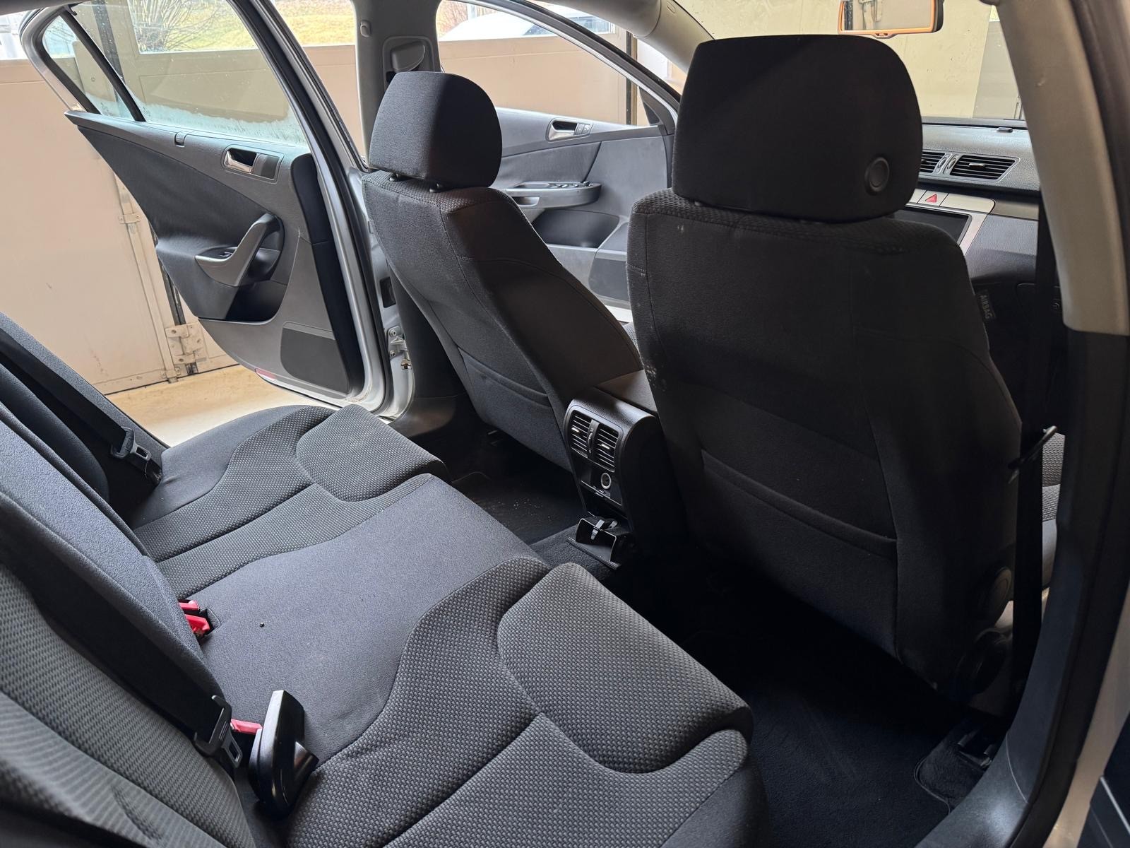 VW Passat 2.0 FSI Comfortline-image-9
