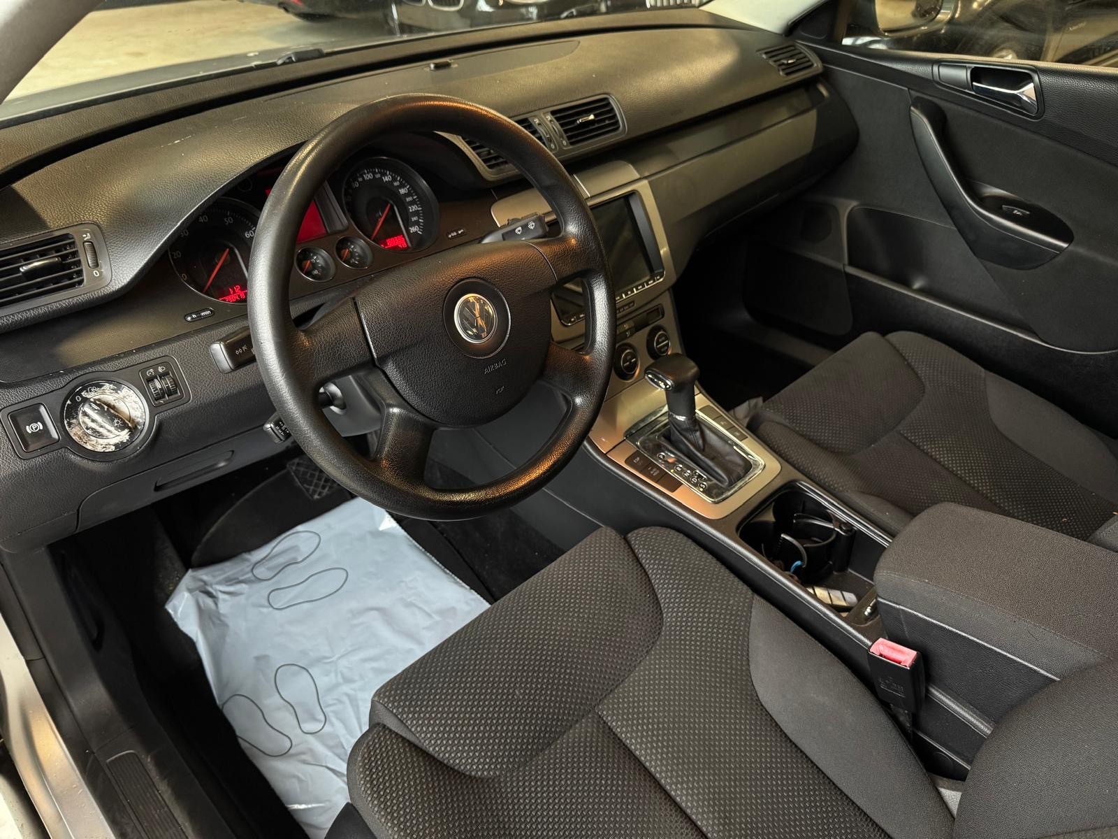 VW Passat 2.0 FSI Comfortline-image-11