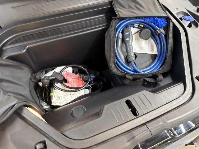 FORD Cool blue - starker Stromer - AWD - Standort Studen-image-9