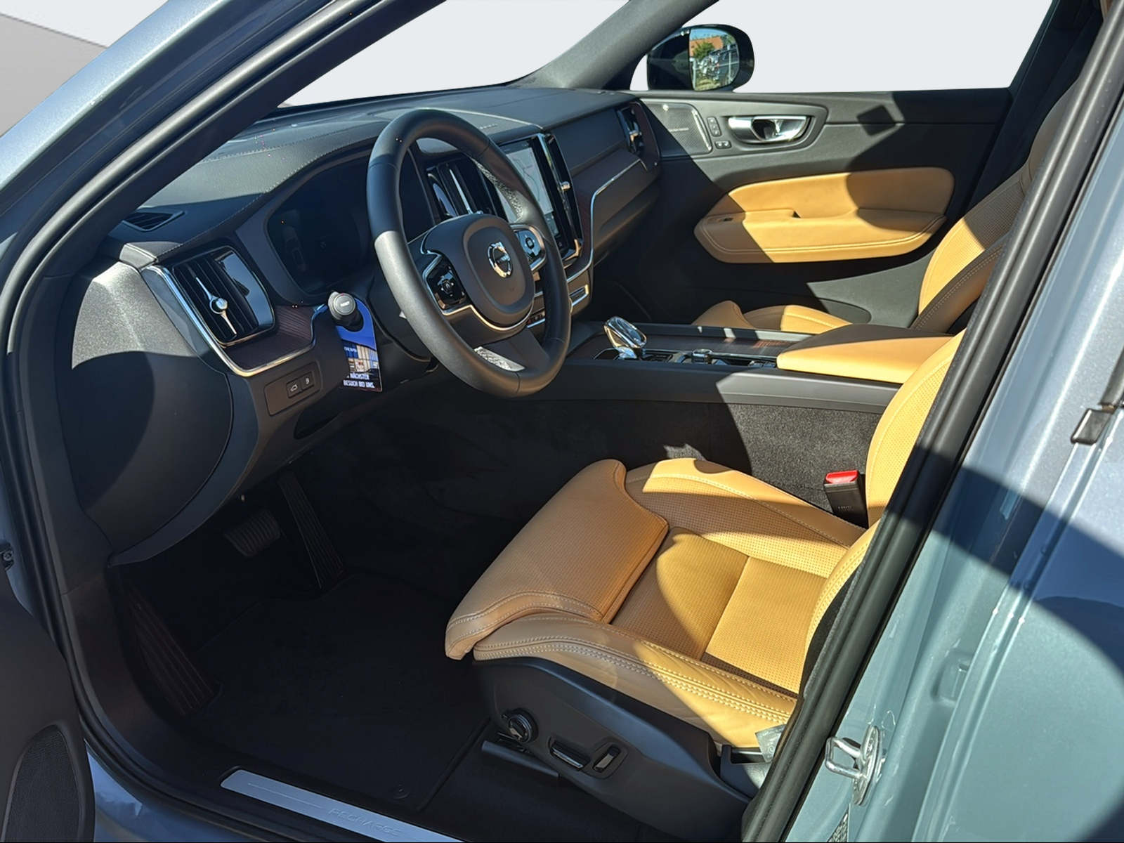 VOLVO XC60 2.0 T8 TE Ultimate Dark eAWD-image-9
