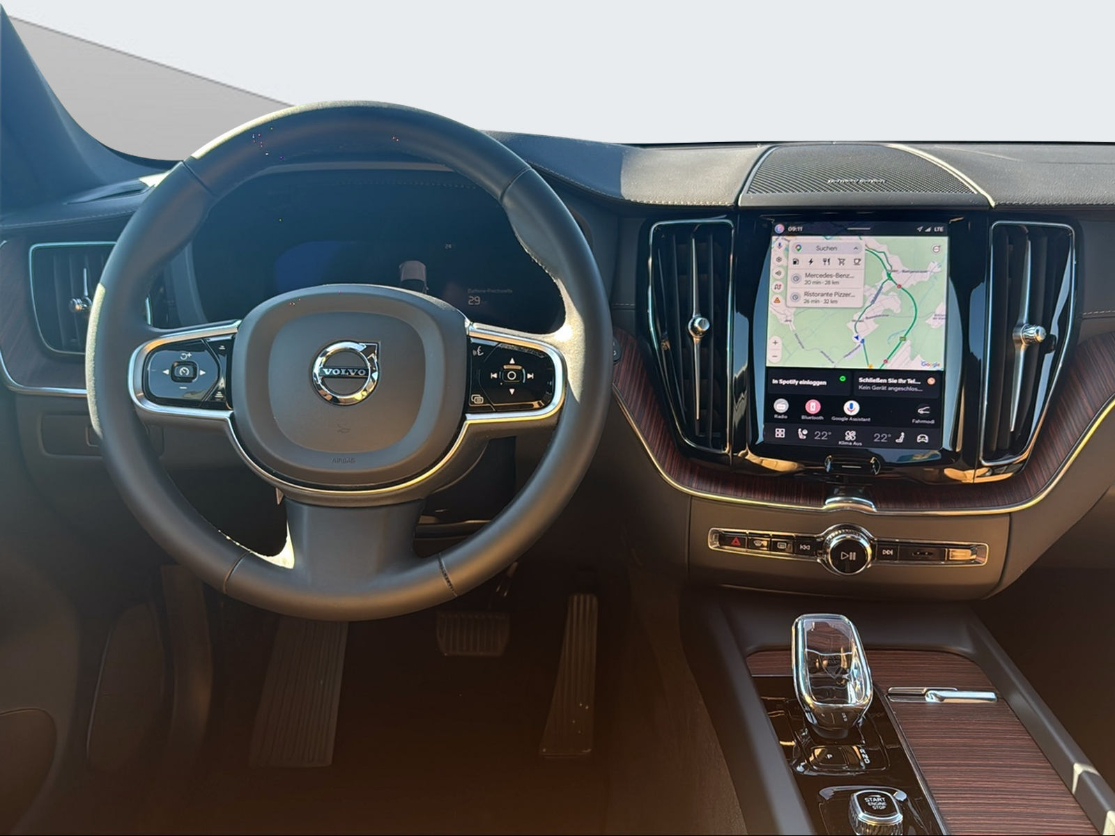 VOLVO XC60 2.0 T8 TE Ultimate Dark eAWD-image-12