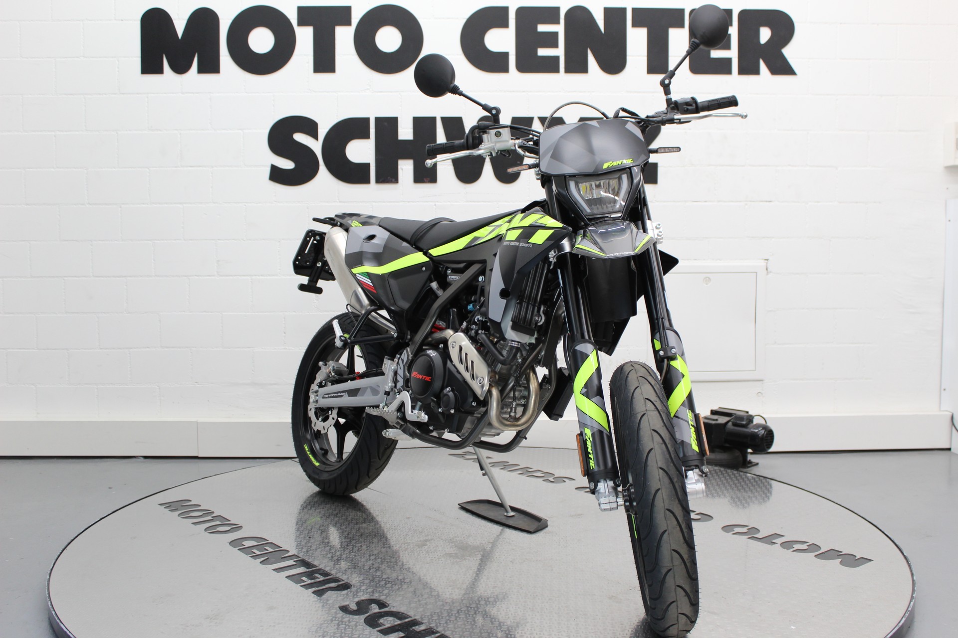 FANTIC XMF 125 PERFORMANCE-showroom-element-1