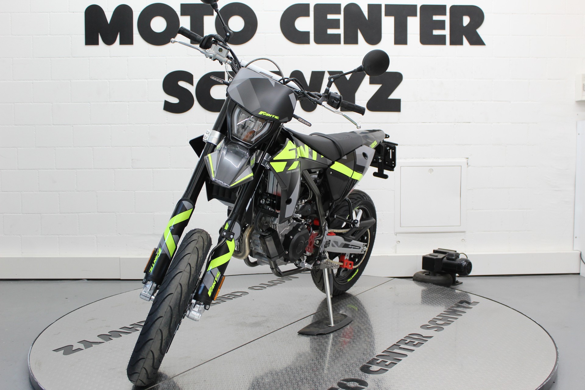 FANTIC XMF 125 PERFORMANCE-showroom-element-2