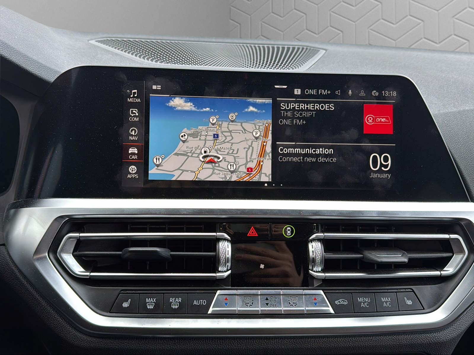 BMW 320d xDrive 48V Touring Sport Line Steptronic-image-14
