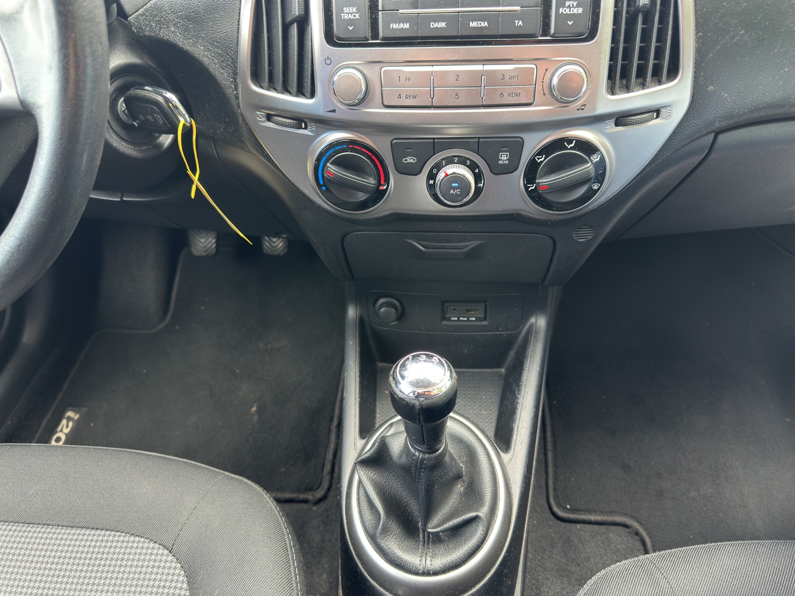 HYUNDAI i20 1.2 Comfort-image-11