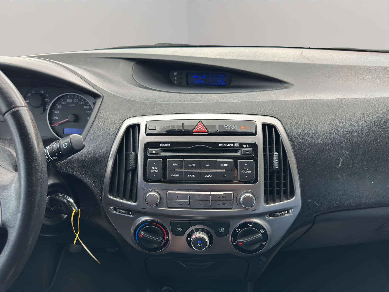 HYUNDAI i20 1.2 Comfort-image-12