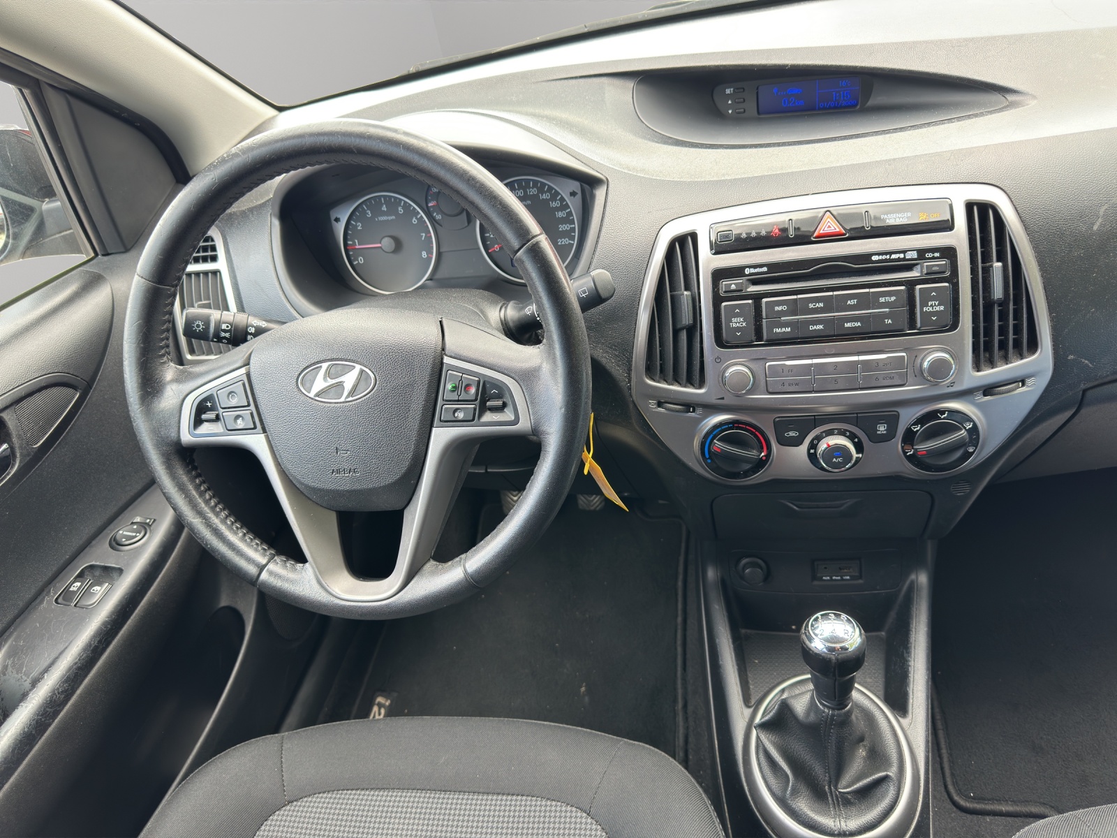 HYUNDAI i20 1.2 Comfort-image-9