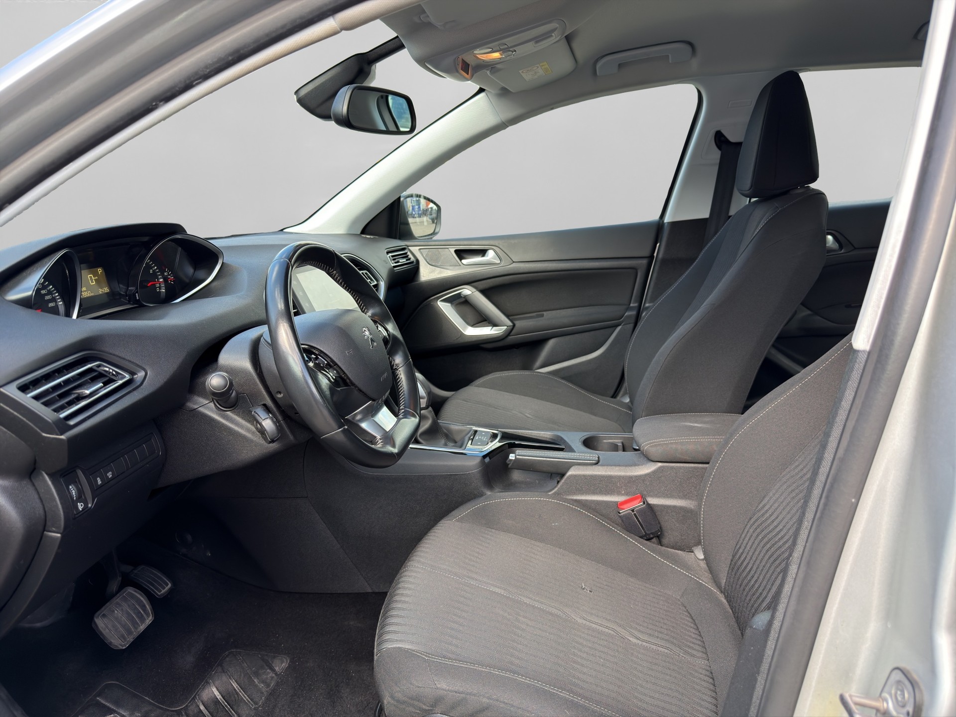 PEUGEOT 308 1.2 THP Active Automatic-image-8