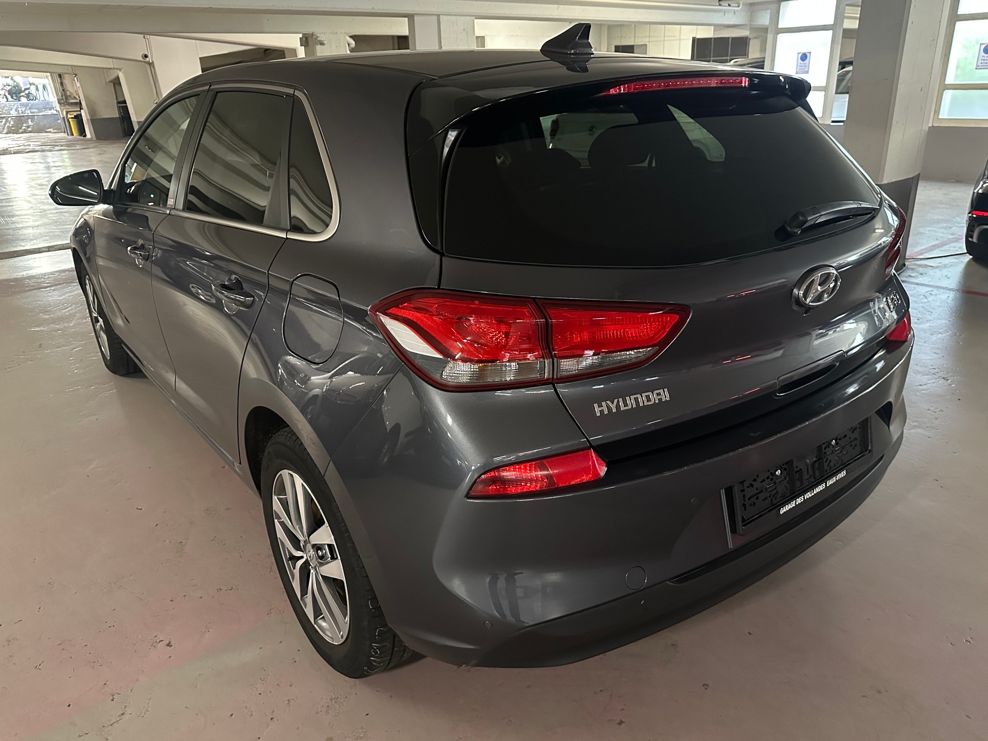 HYUNDAI i30 1.4 T-GDI Amplia DCT-image-2