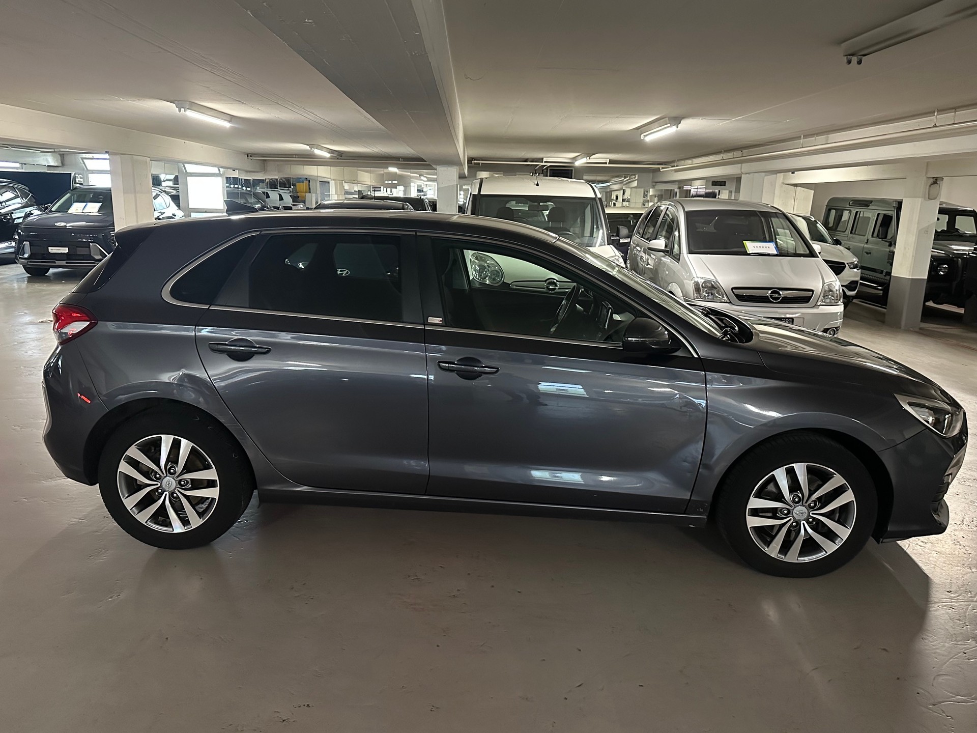 HYUNDAI i30 1.4 T-GDI Amplia DCT-image-5