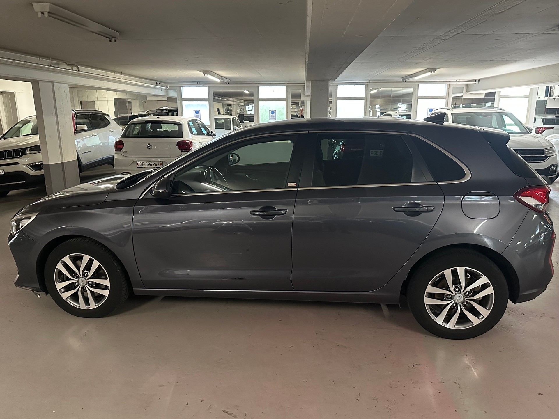HYUNDAI i30 1.4 T-GDI Amplia DCT-image-1