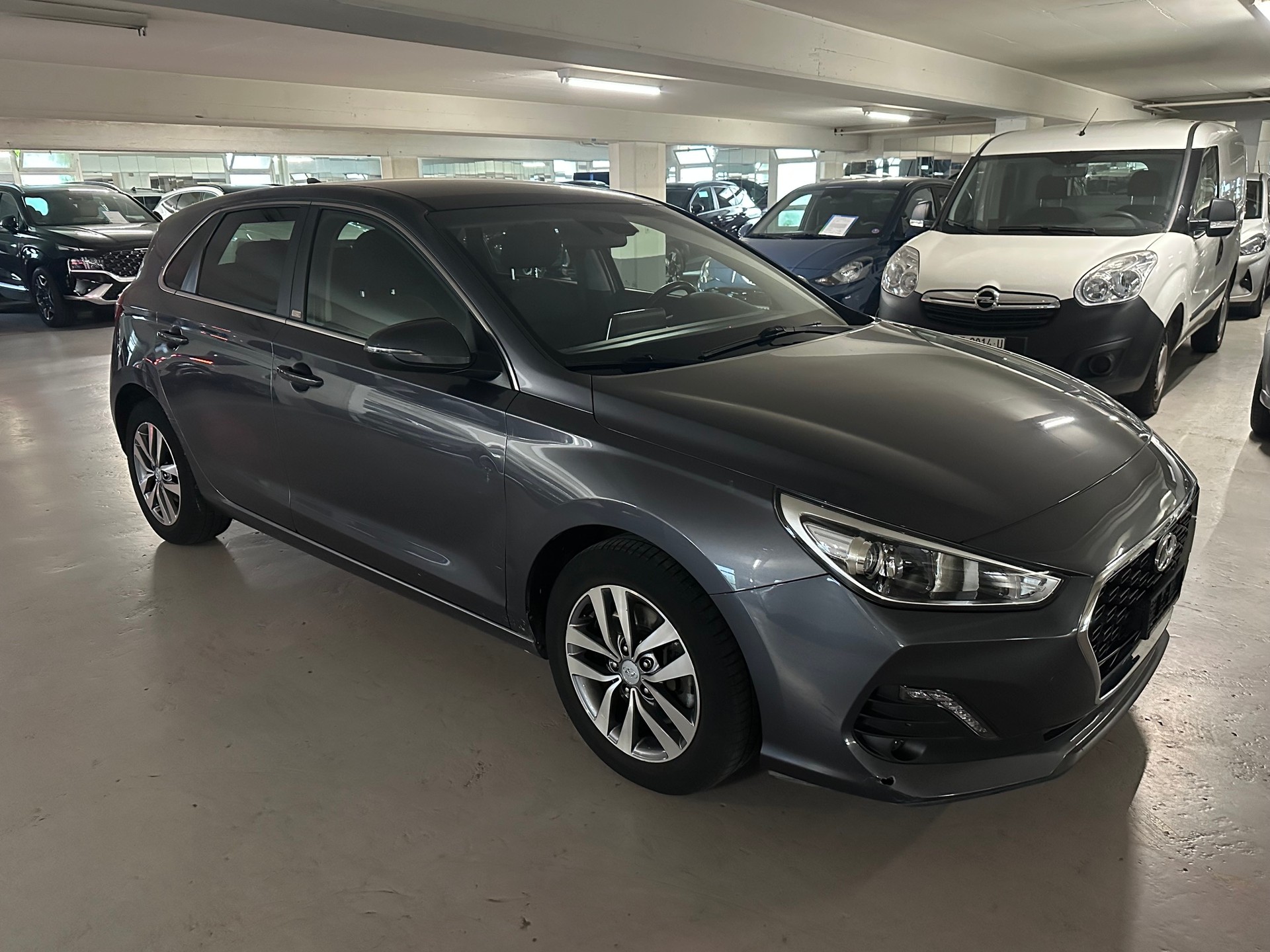 HYUNDAI i30 1.4 T-GDI Amplia DCT-image-6