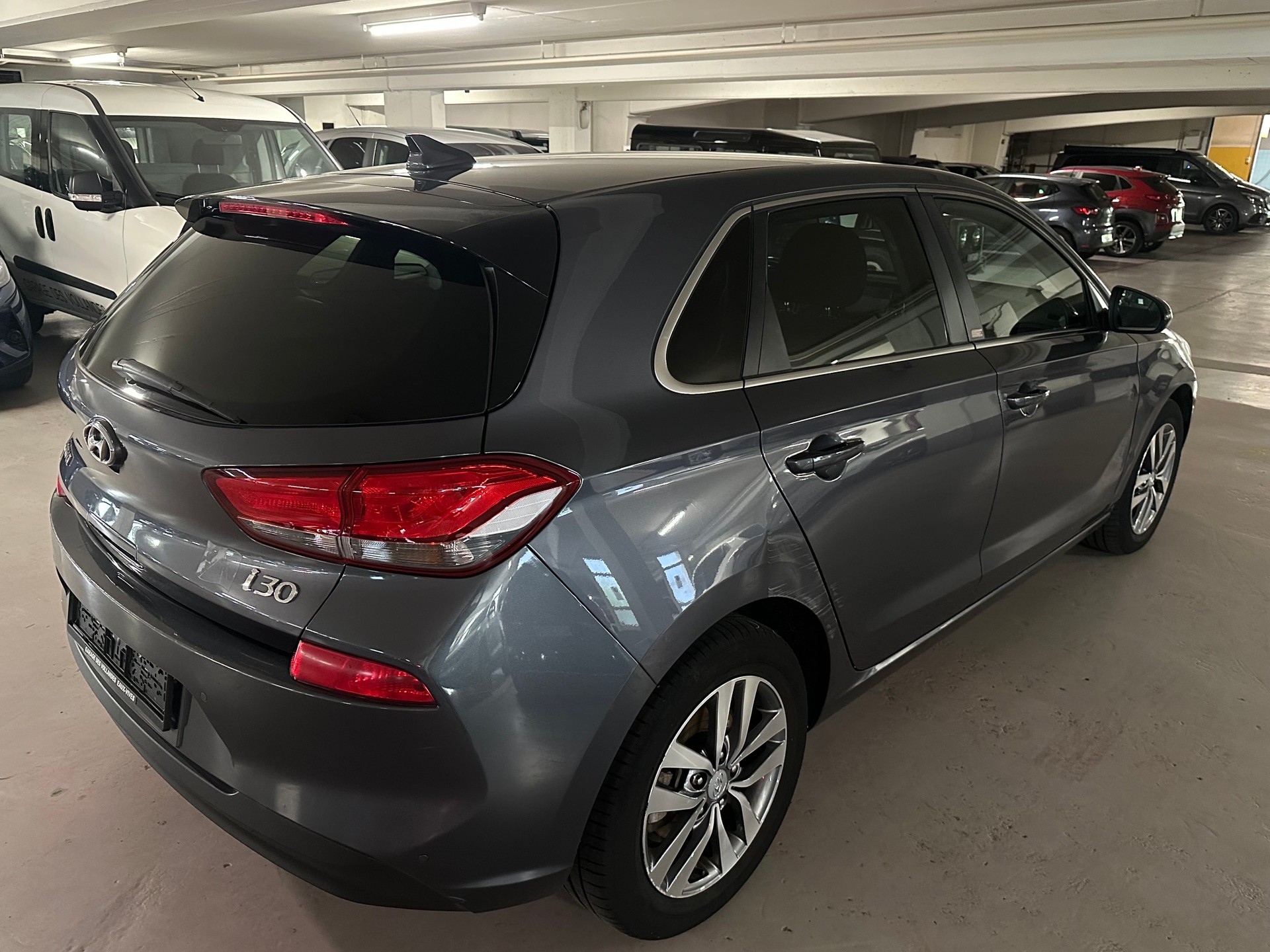HYUNDAI i30 1.4 T-GDI Amplia DCT-image-4