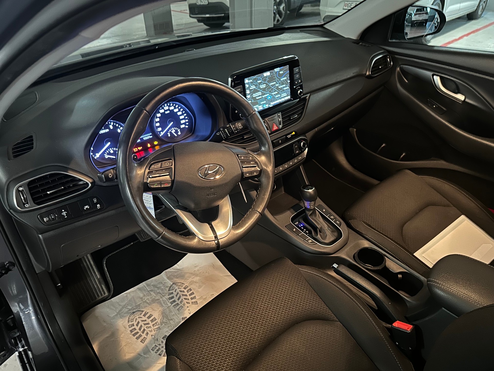HYUNDAI i30 1.4 T-GDI Amplia DCT-image-9