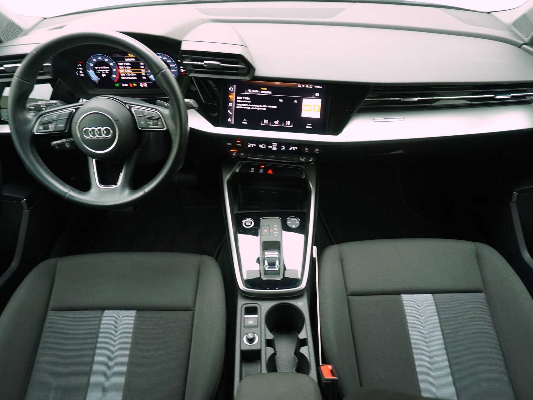 AUDI A3 Sportback 35 TFSI Advanced S-Tronic-image-13