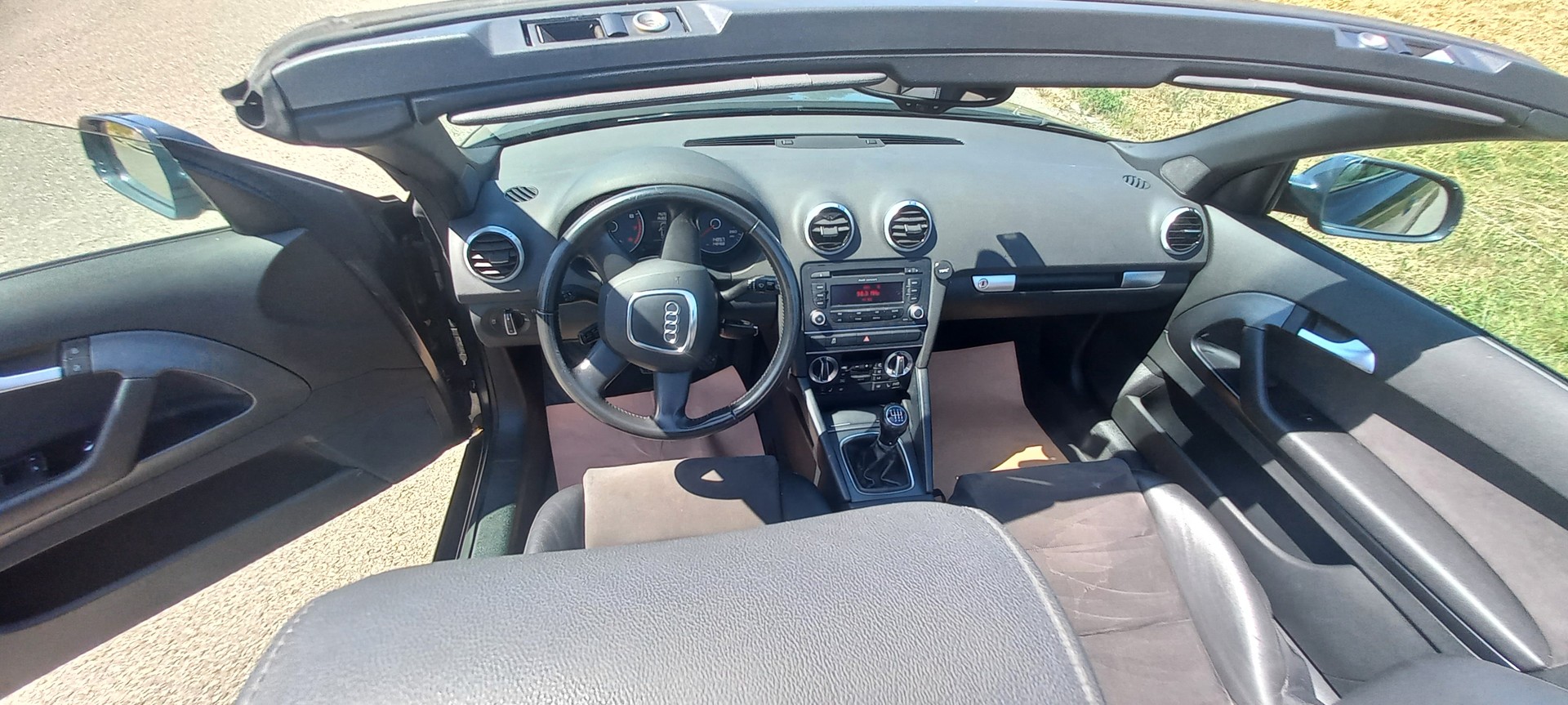 AUDI A3 Cabriolet 1.8 TFSI Style-image-12