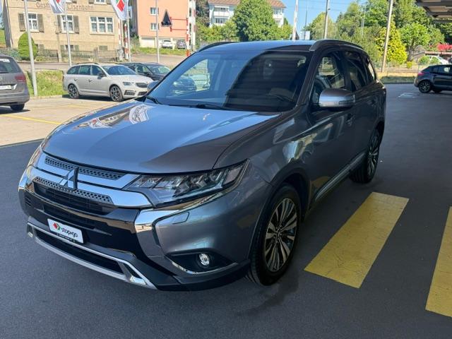 MITSUBISHI Outlander 2.0 MIVEC Value CVT-image-2