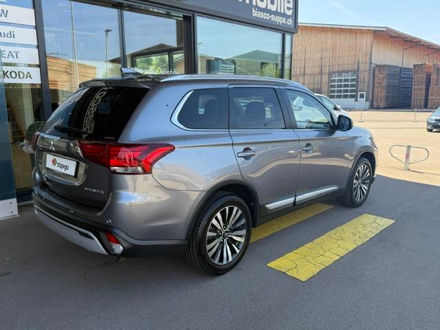 MITSUBISHI Outlander 2.0 MIVEC Value CVT-image-5