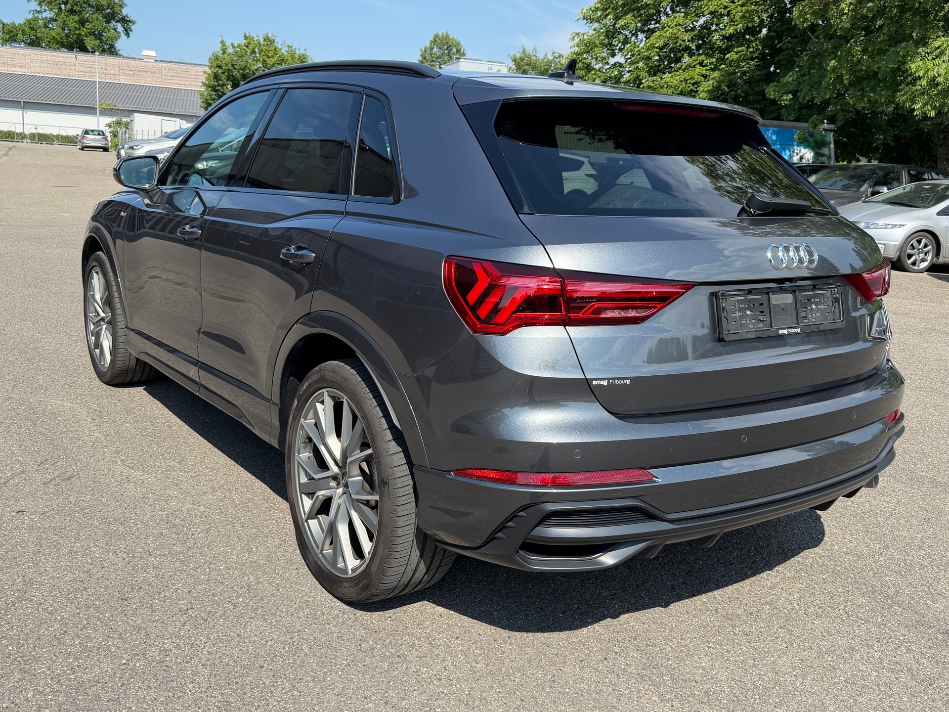 AUDI Q3 40 TDI S line quattro S-tronic-image-5
