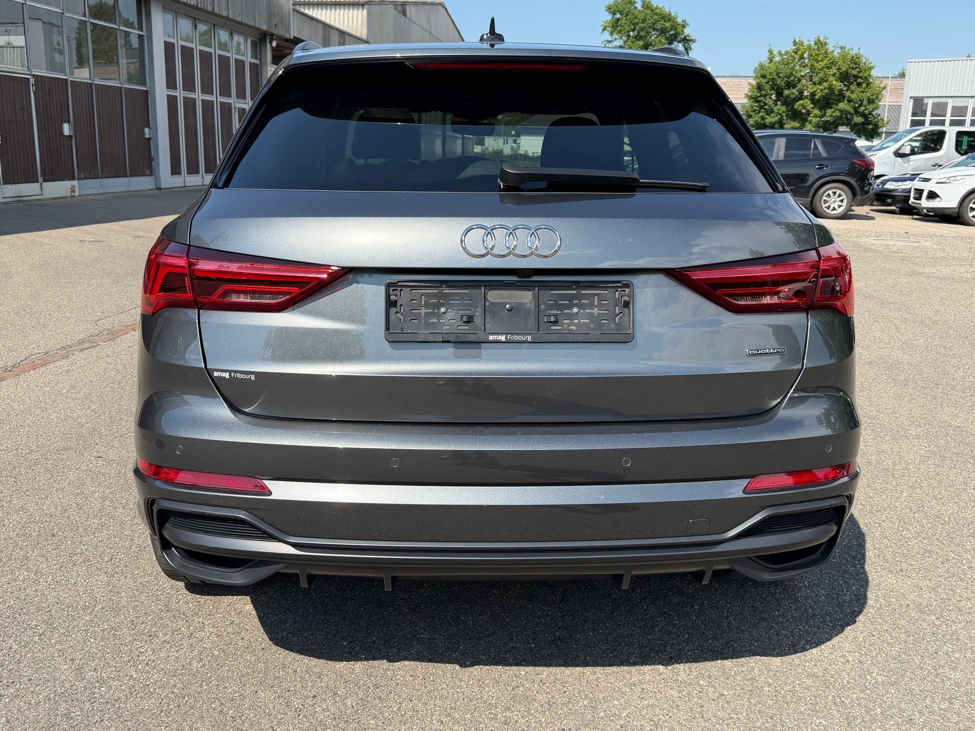 AUDI Q3 40 TDI S line quattro S-tronic-image-4