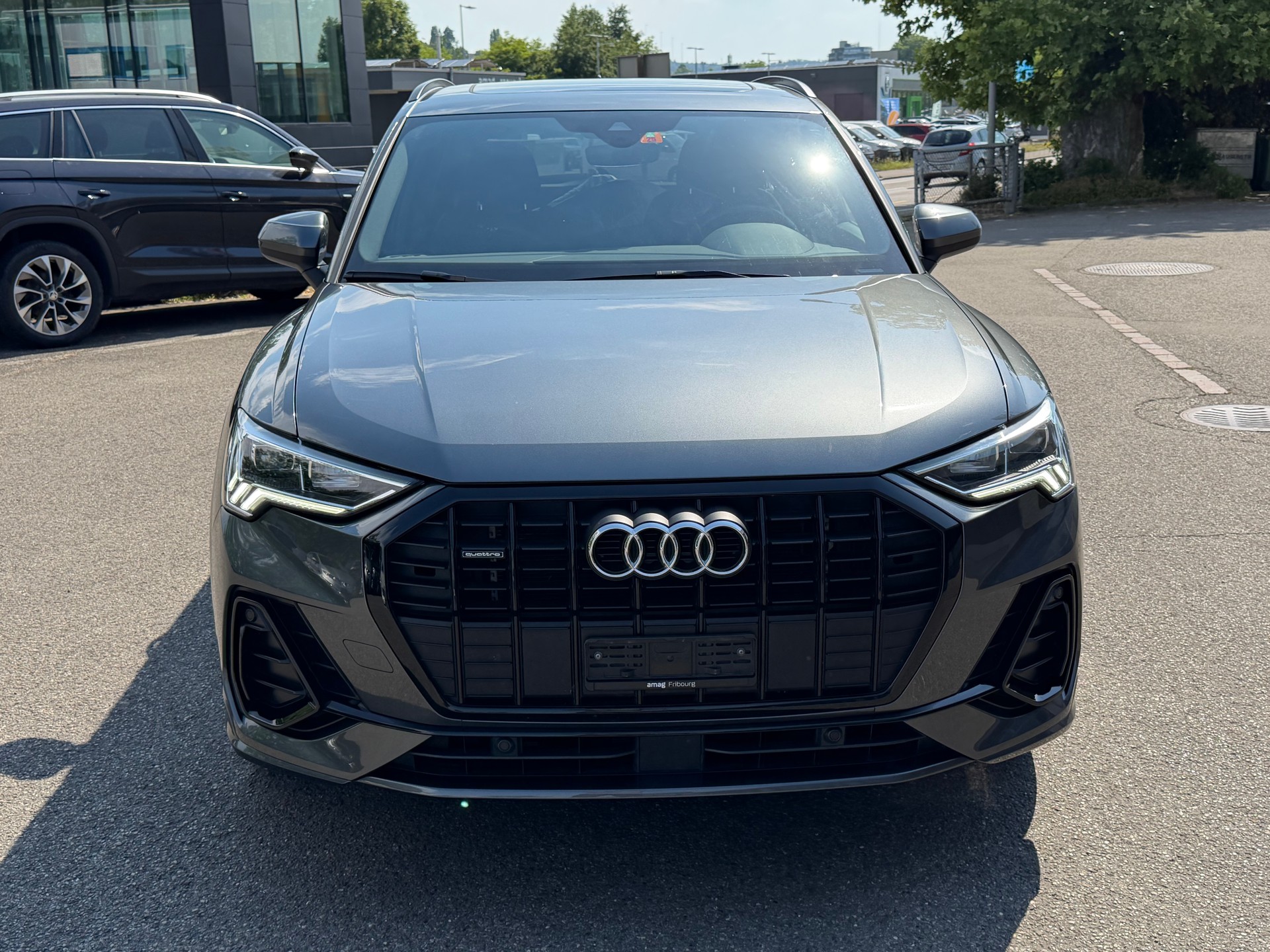AUDI Q3 40 TDI S line quattro S-tronic-image-1