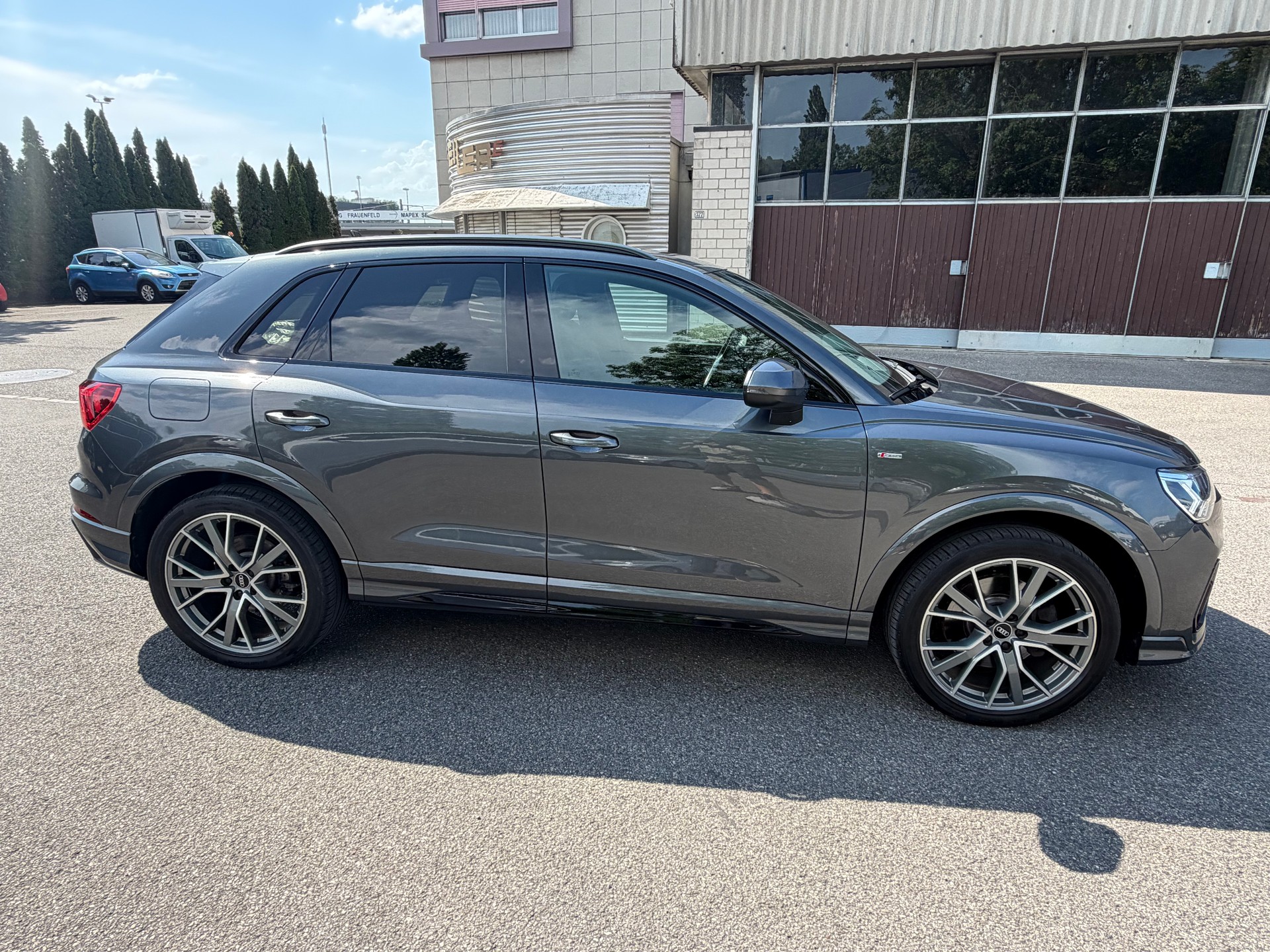 AUDI Q3 40 TDI S line quattro S-tronic-image-10