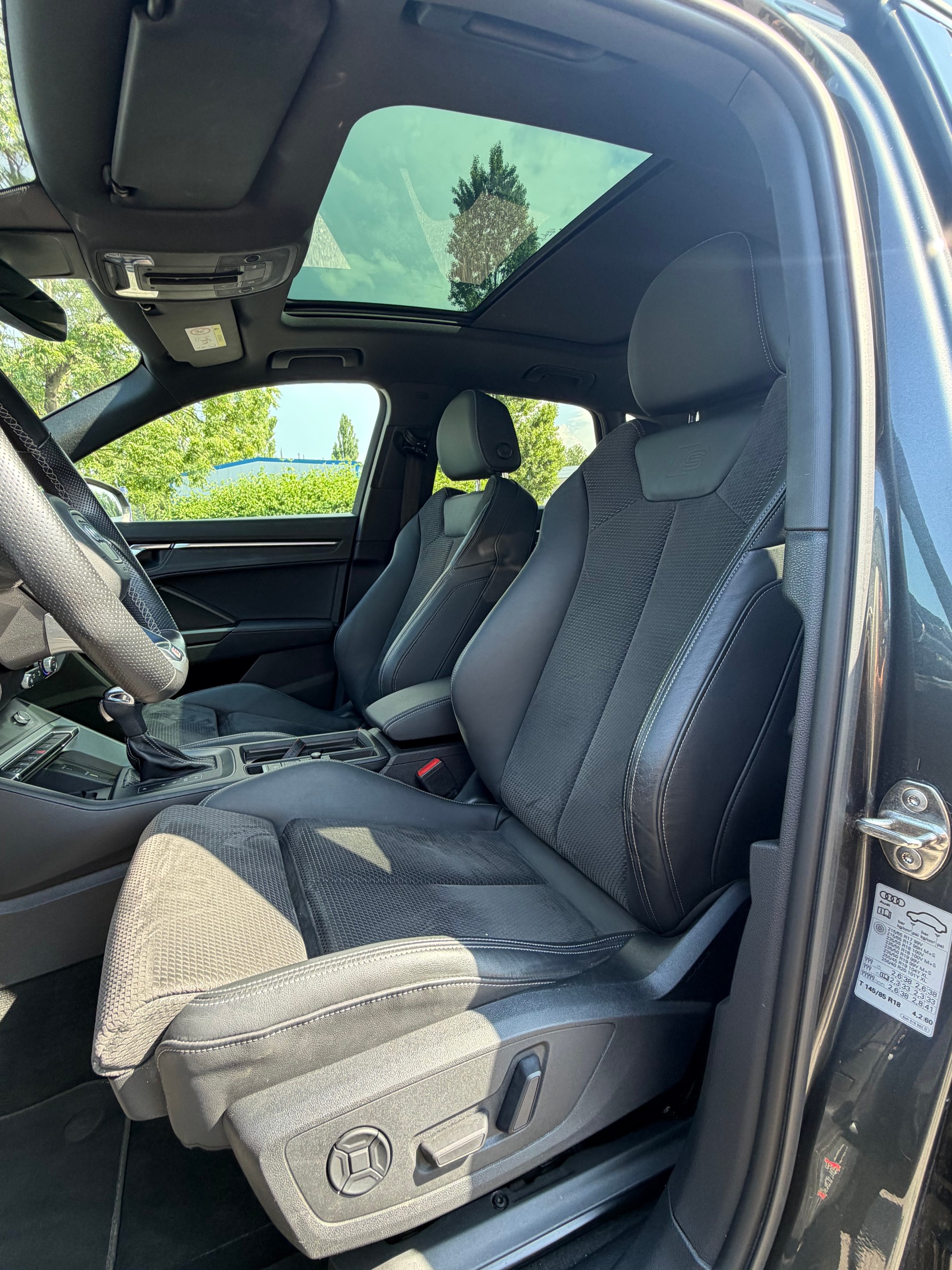 AUDI Q3 40 TDI S line quattro S-tronic-image-9