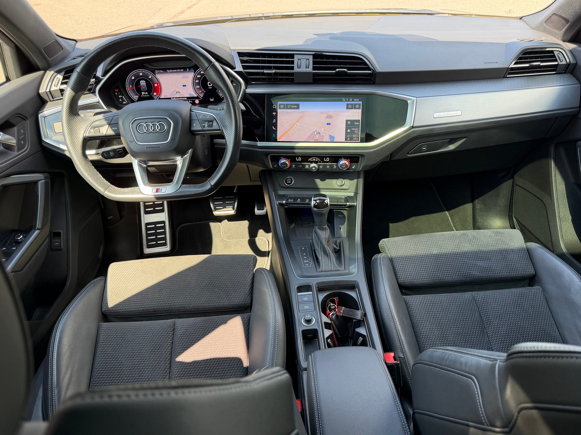 AUDI Q3 40 TDI S line quattro S-tronic-image-6