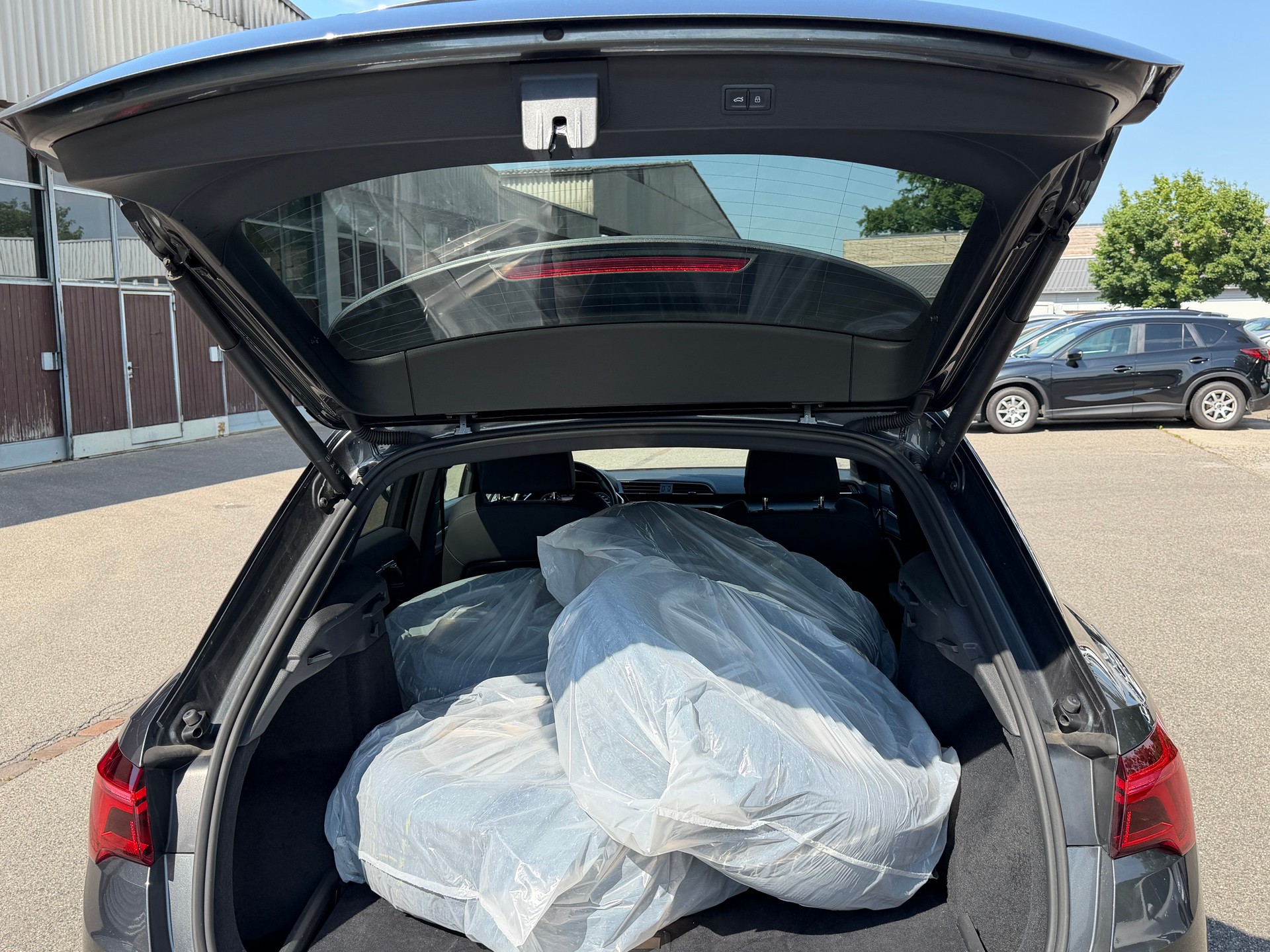 AUDI Q3 40 TDI S line quattro S-tronic-image-11