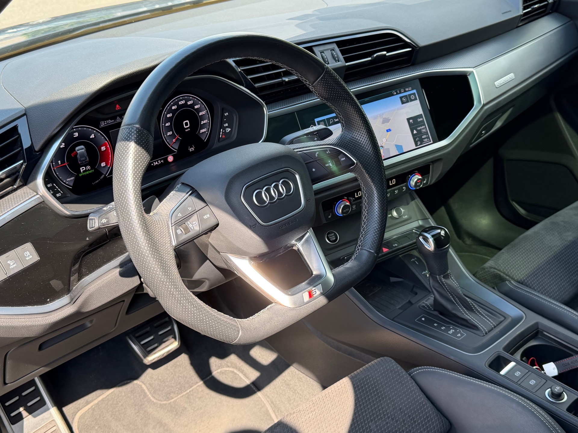AUDI Q3 40 TDI S line quattro S-tronic-image-7
