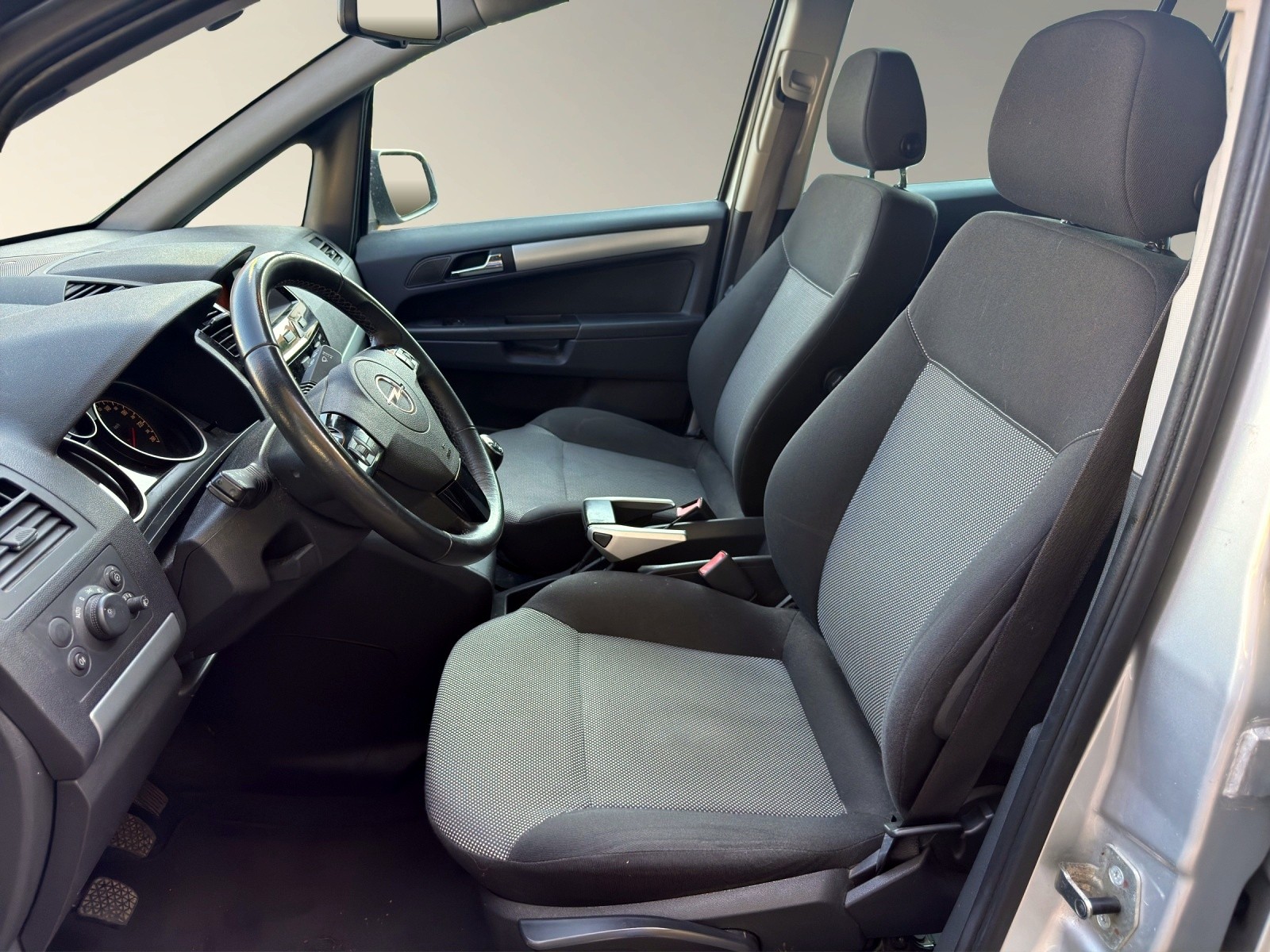 OPEL Zafira 1.8 16V Enjoy-image-8