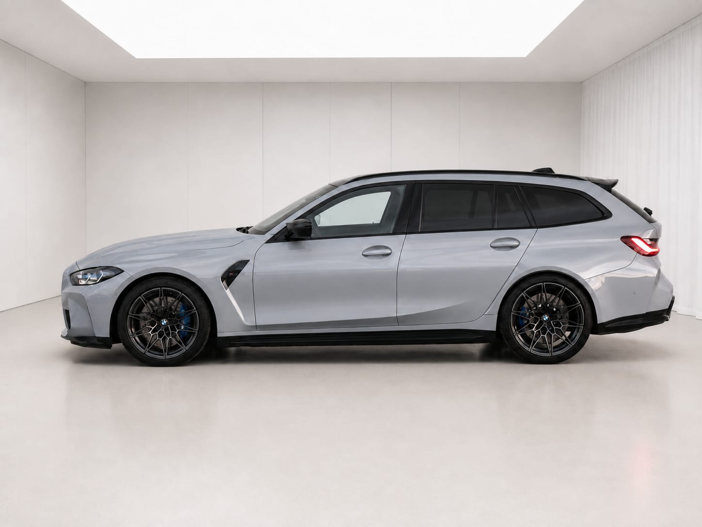 BMW M3 Touring xDrive Competition M-showroom-element-2